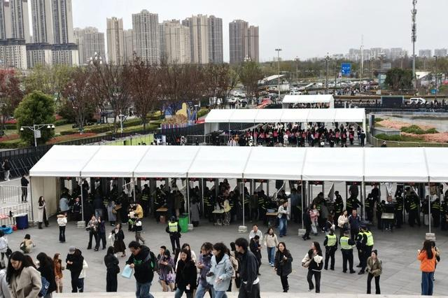 Kaiyun中国官网-近6万名观众来金牛观赛观演,五粮液文体中心迎来今年首个双馆同开|五粮液文化体育中心|中超|金牛区|中超联赛|成都蓉城_新浪体育_新浪新闻