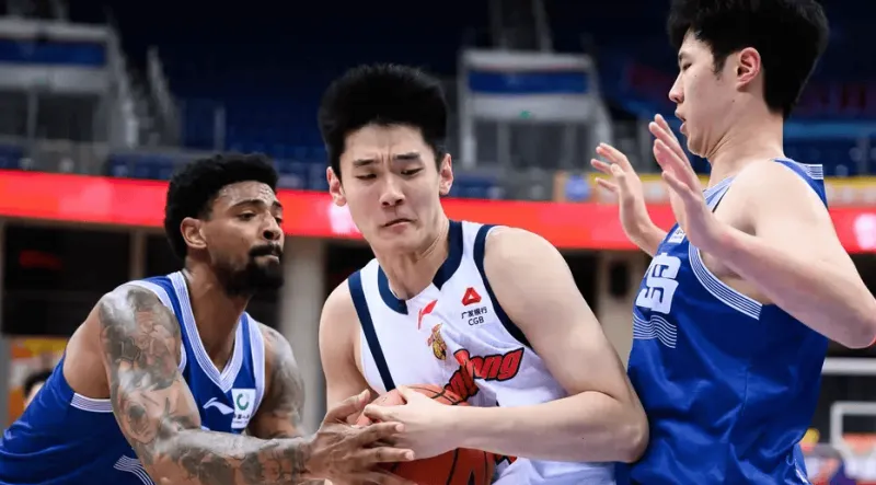 Kaiyun中国官网-王洪泽生涯新高!8投7中狂砍22+8+4+2,攻防一体统治内线